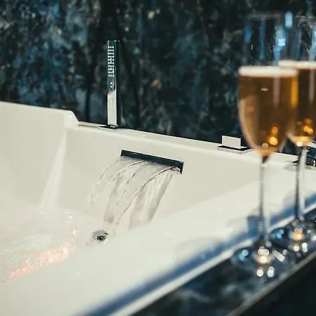 Apartamento Le Duplex De L'etoile Cinéma Jacuzzi Et Sauna Privatif *