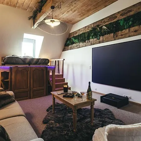 Le Duplex De L'etoile Cinéma Jacuzzi Et Sauna Privatif Apartamento *